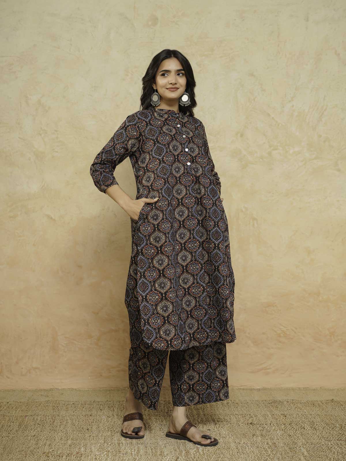 Women Ethnic Motifs Printed Cotton Pleat Set Ajrak