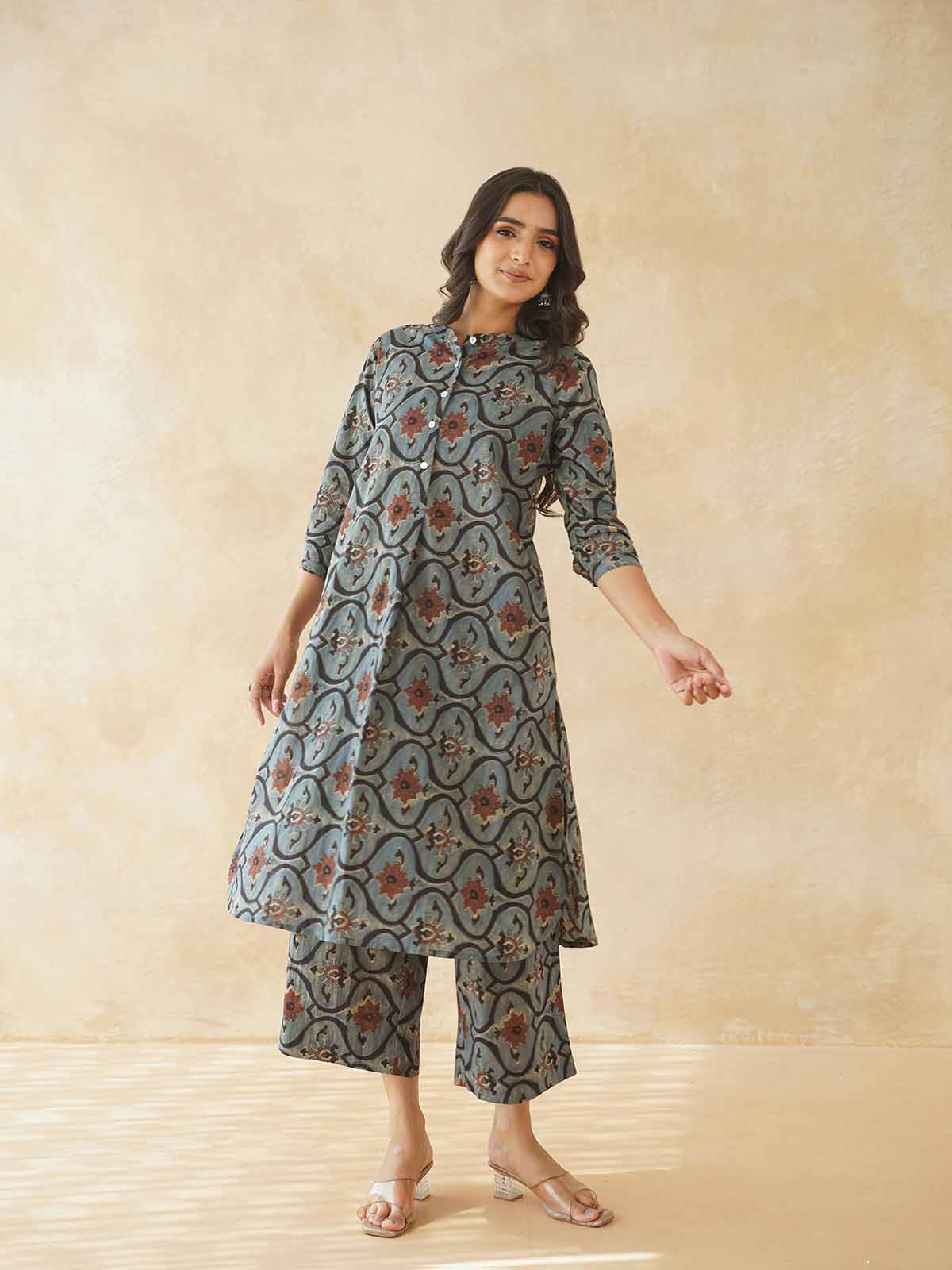 Women Ethnic Motifs Printed Cotton Pleat Set Grey