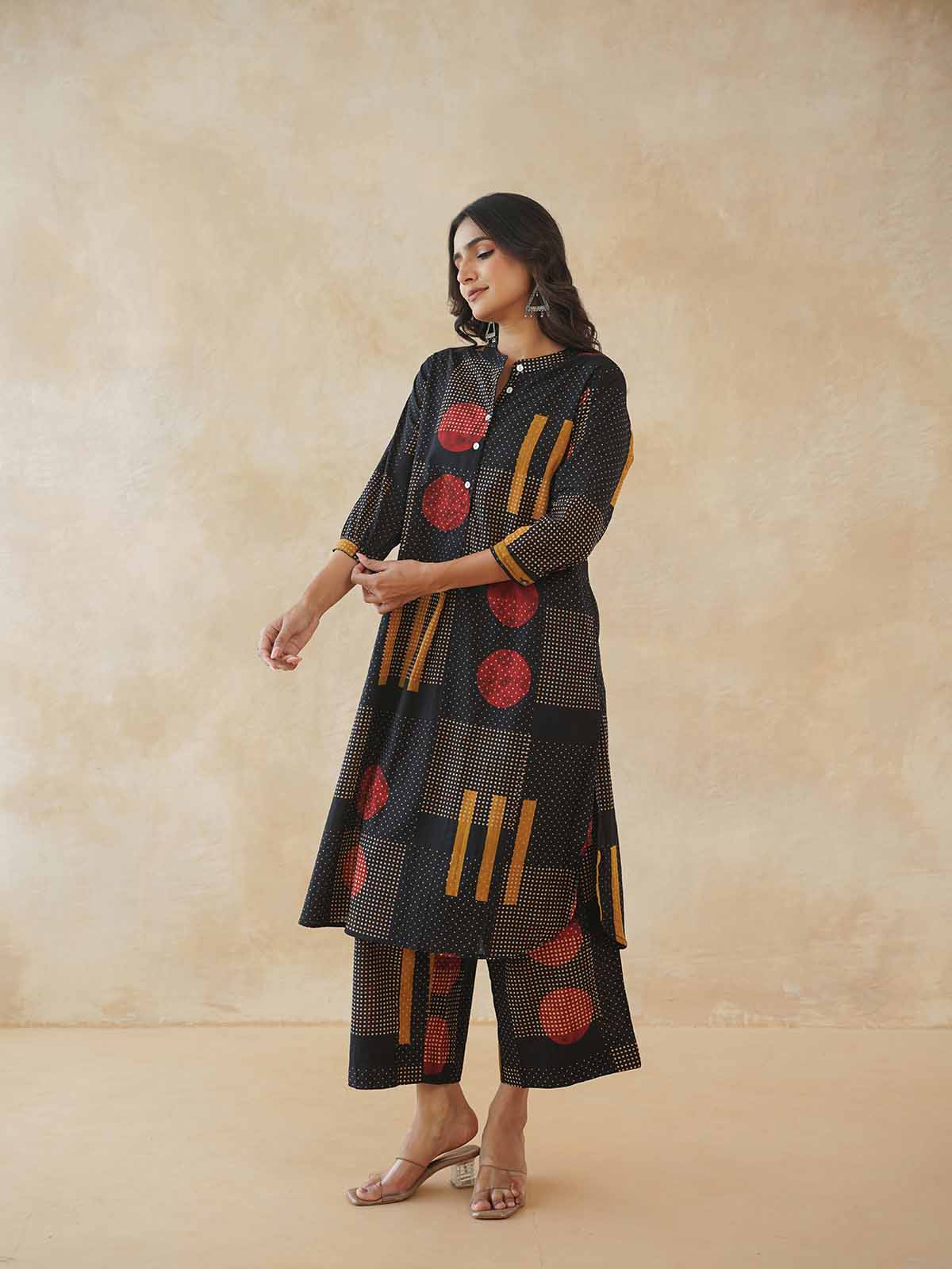 Women Ethnic Motifs Printed Cotton Pleat Set Black