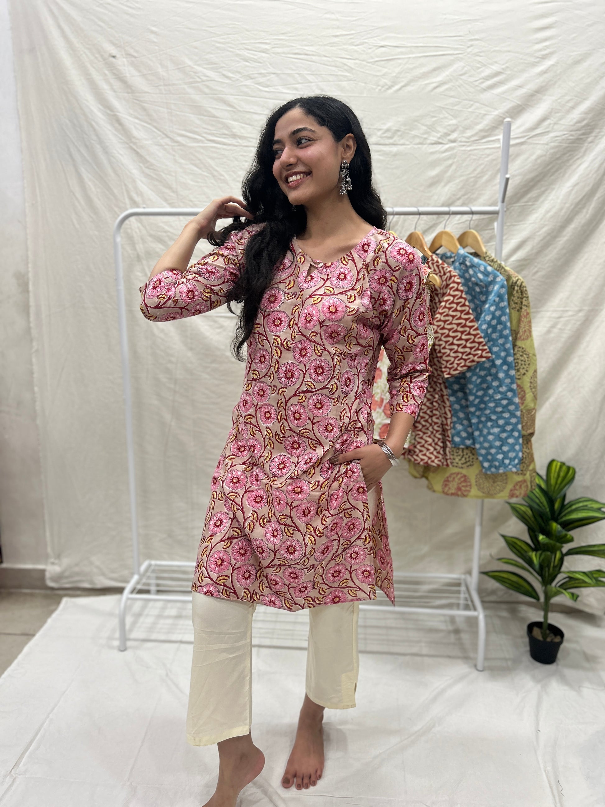 Knee length kurta peach - Goodhand