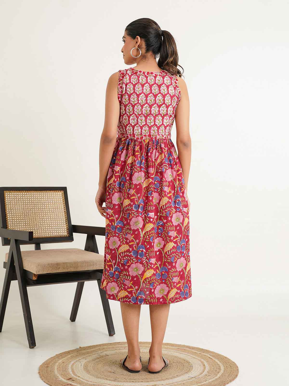 V-Neck Sleeveless Midi Aisha Dress Red