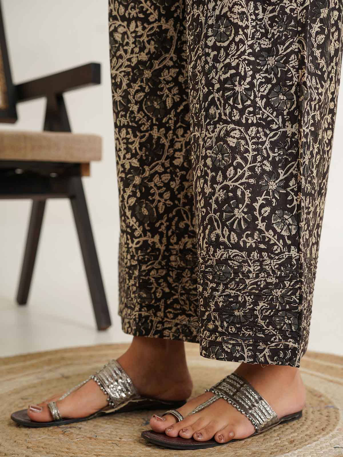 Relaxed Cotton Pintucks Zubi Pant Brown