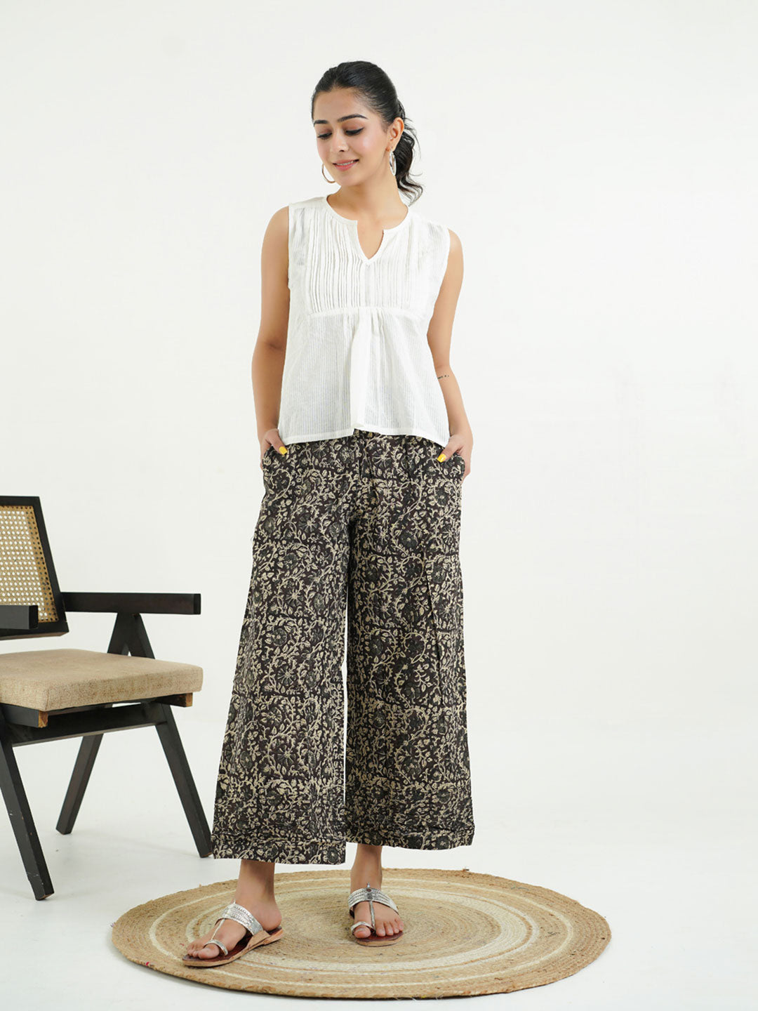 Relaxed Cotton Pintucks Zubi Pant Brown