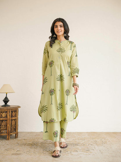 Women Ethnic Motifs Printed Cotton Pleat Set Green Tree