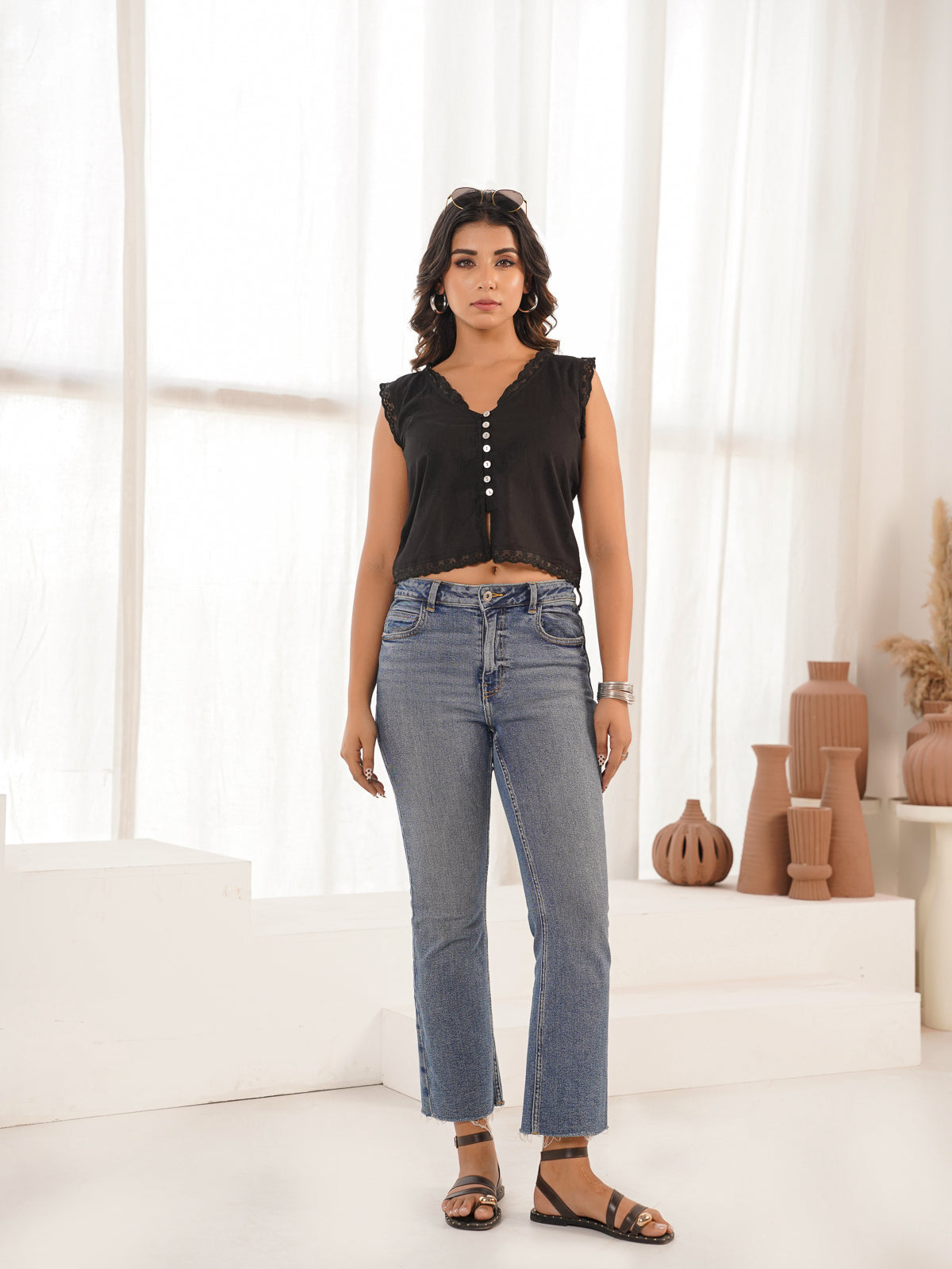 Sleeveless Cotton Printed Daisy Lace Top Black