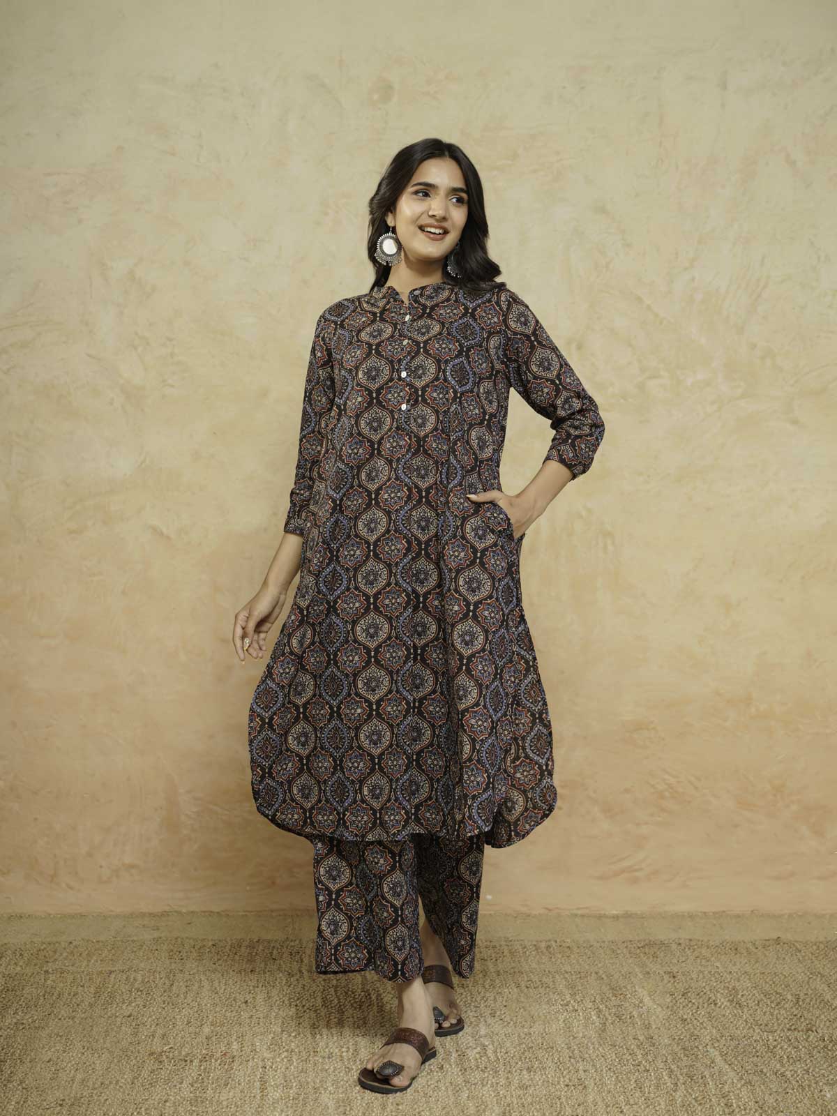 Women Ethnic Motifs Printed Cotton Pleat Set Ajrak