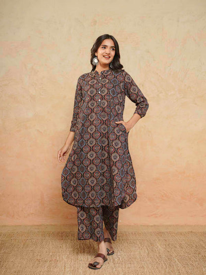 Women Ethnic Motifs Printed Cotton Pleat Set Ajrak