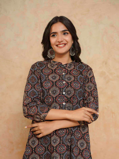 Women Ethnic Motifs Printed Cotton Pleat Set Ajrak