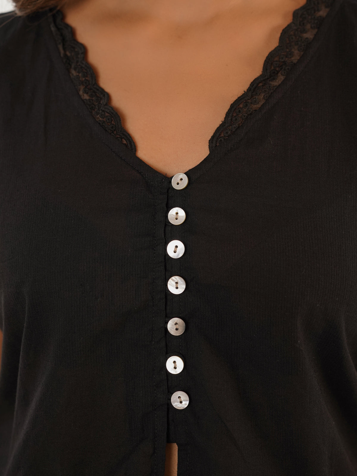 Sleeveless Cotton Printed Daisy Lace Top Black