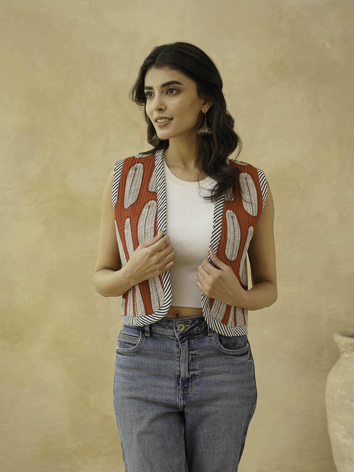 Cotton Printed Crop Sleeveless Quilted Jacket Red