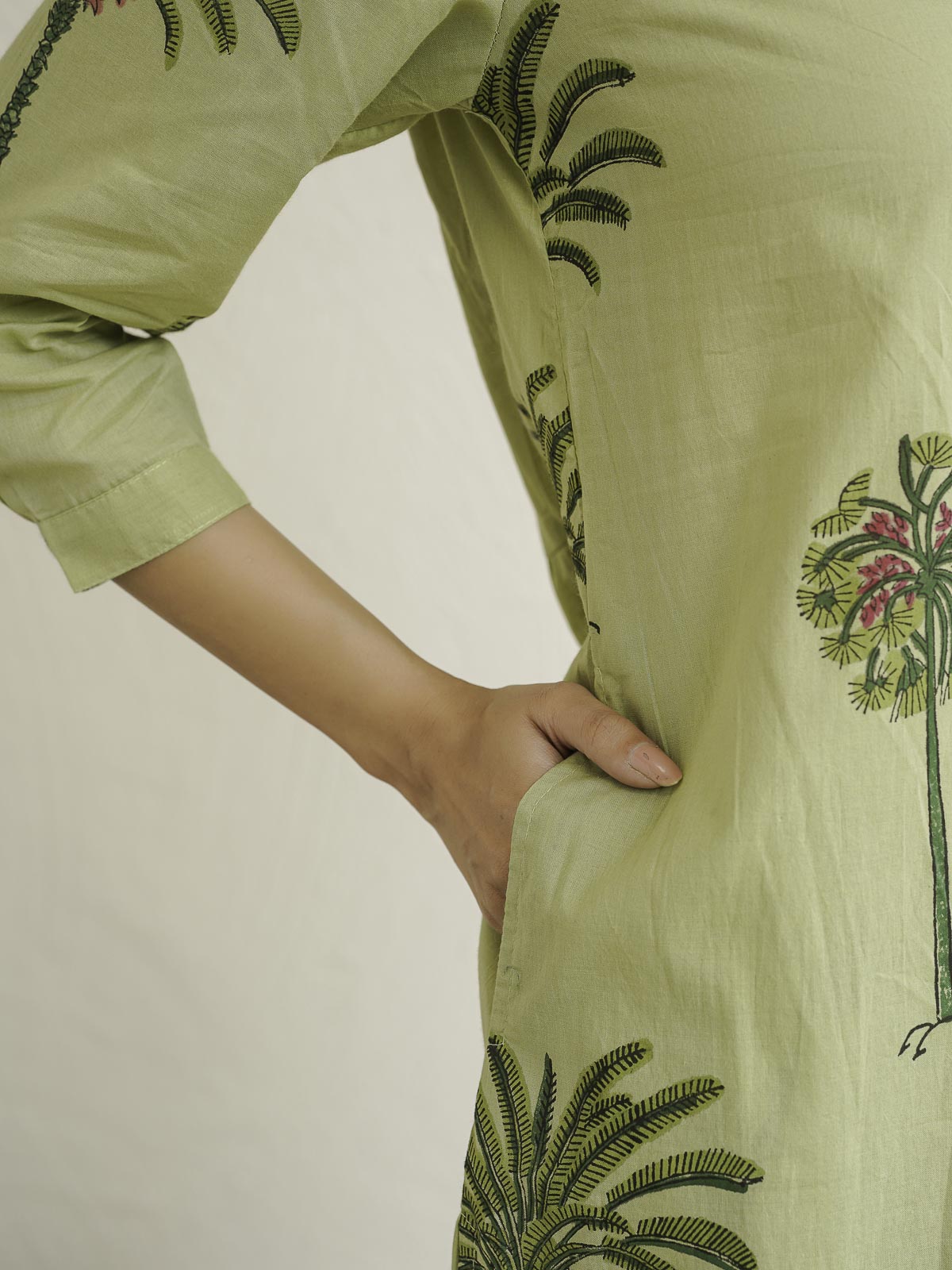 Women Ethnic Motifs Printed Cotton Pleat Set Green Tree