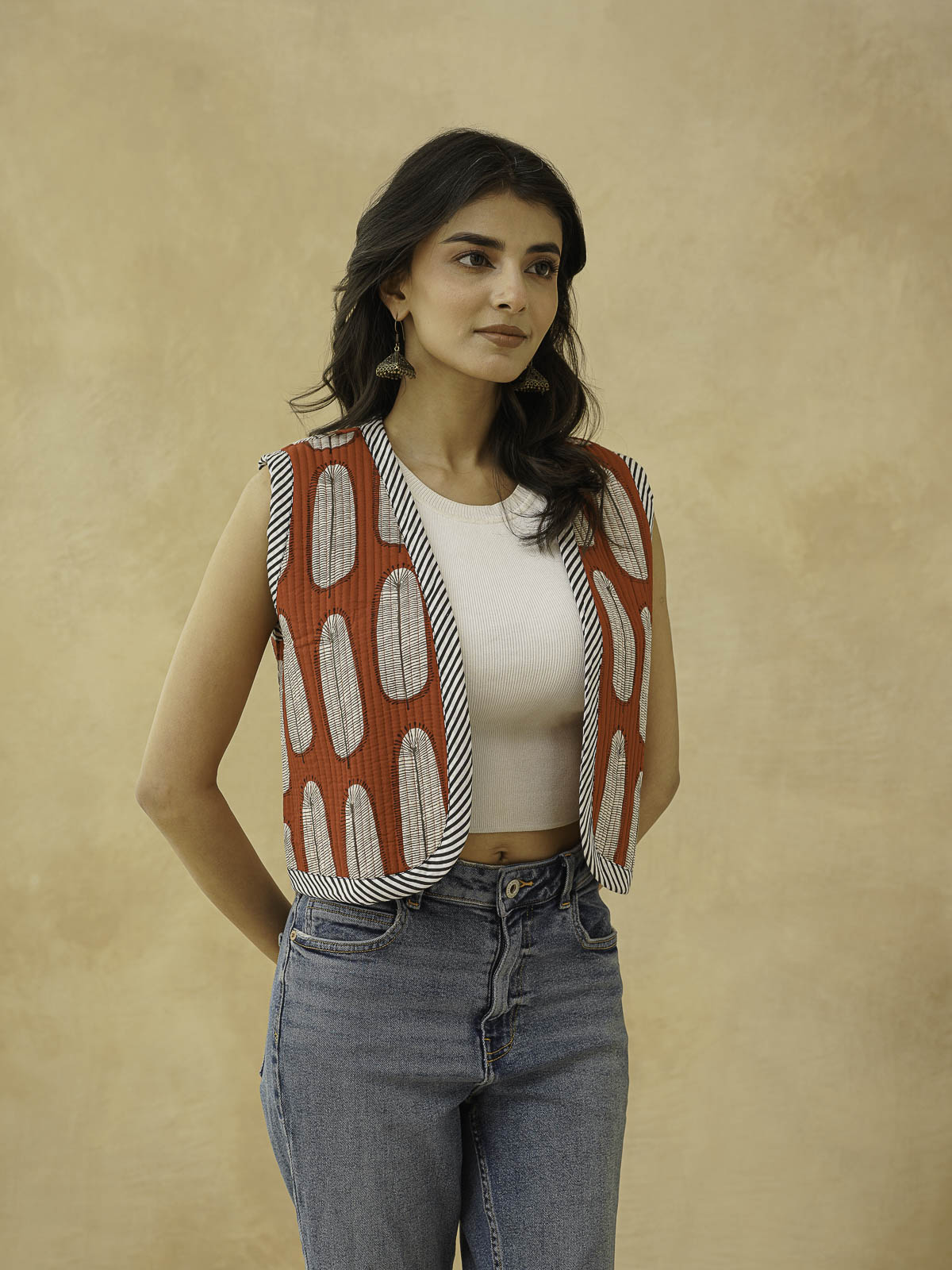 Cotton Printed Crop Sleeveless Quilted Jacket Red