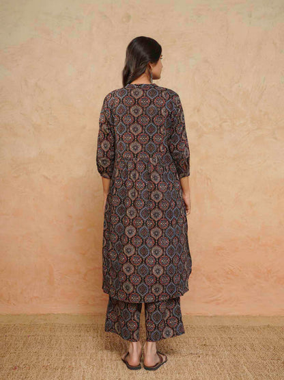 Women Ethnic Motifs Printed Cotton Pleat Set Ajrak