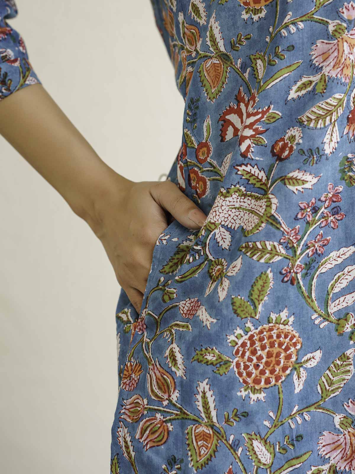 Women Ethnic Motifs Printed Cotton Pleat Set Blue Jaal