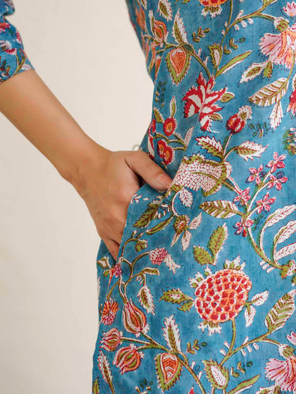 Women Ethnic Motifs Printed Cotton Pleat Set Blue Jaal