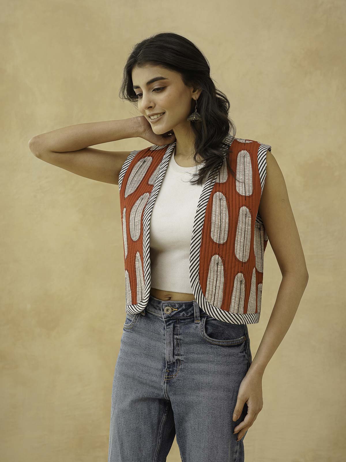 Cotton Printed Crop Sleeveless Quilted Jacket Red