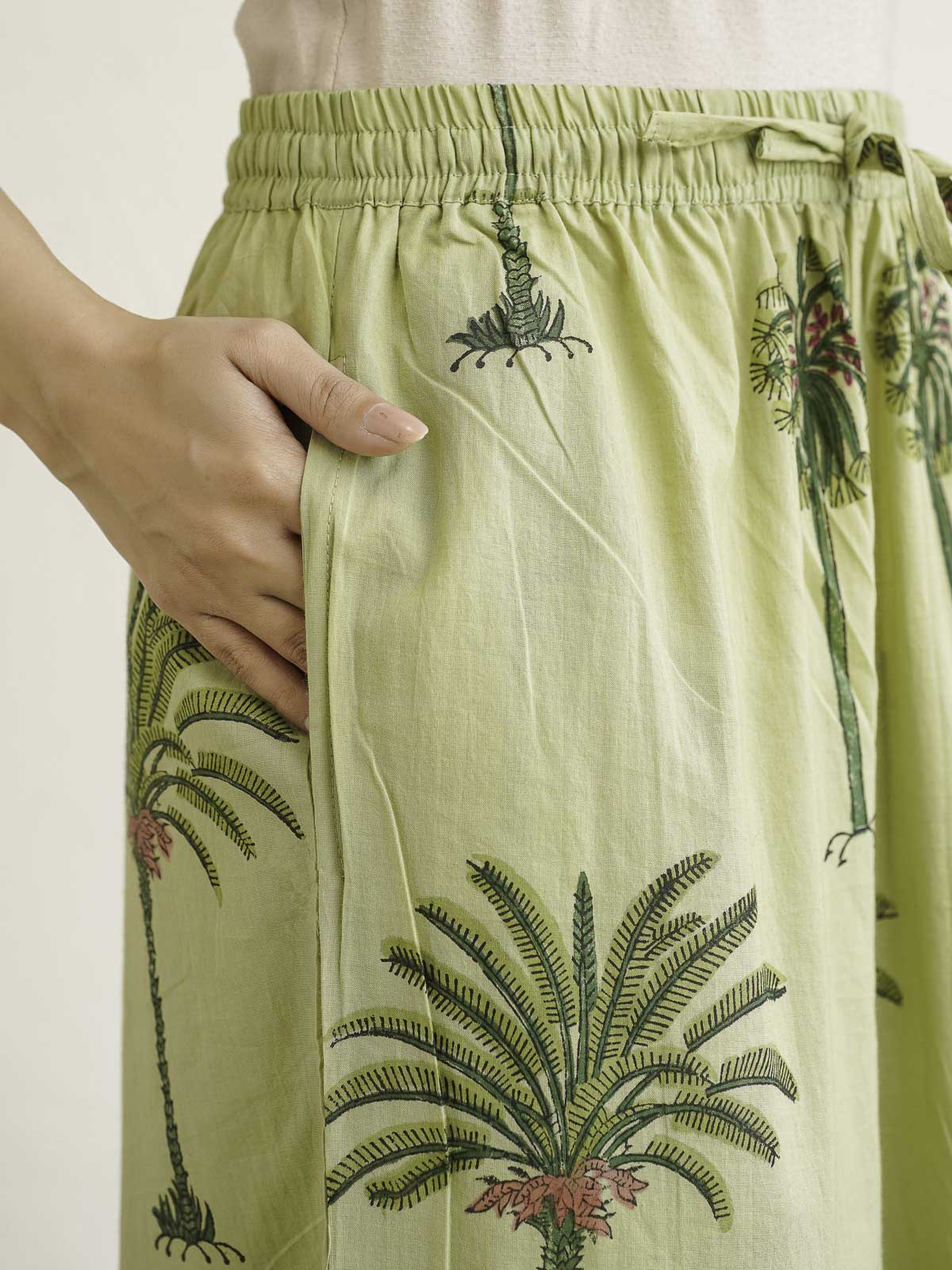 Women Ethnic Motifs Printed Cotton Pleat Set Green Tree
