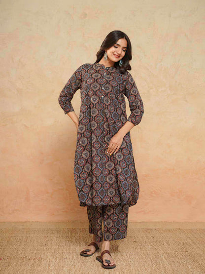 Women Ethnic Motifs Printed Cotton Pleat Set Ajrak