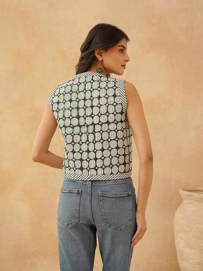 Cotton Printed Crop Sleeveless Quilted Jacket Black White