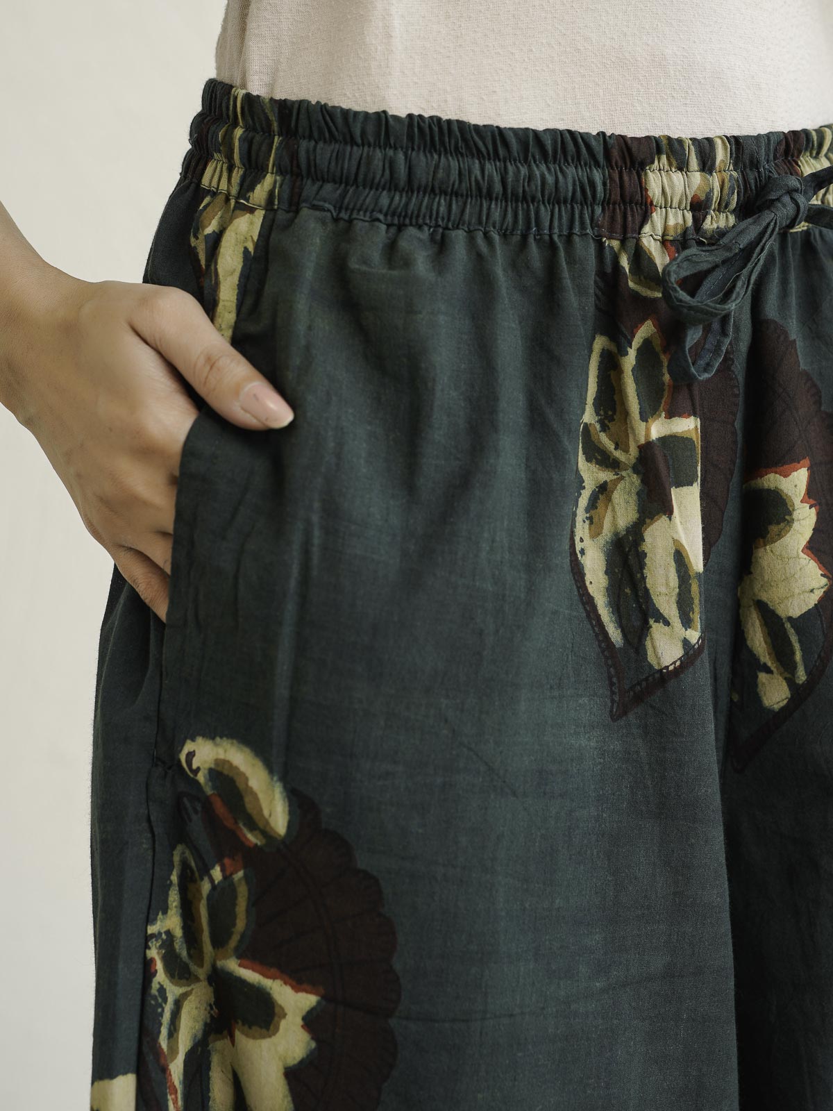 Women Ethnic Motifs Printed Cotton Pleat Set Jahuta