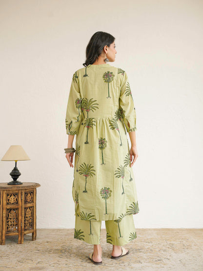 Women Ethnic Motifs Printed Cotton Pleat Set Green Tree