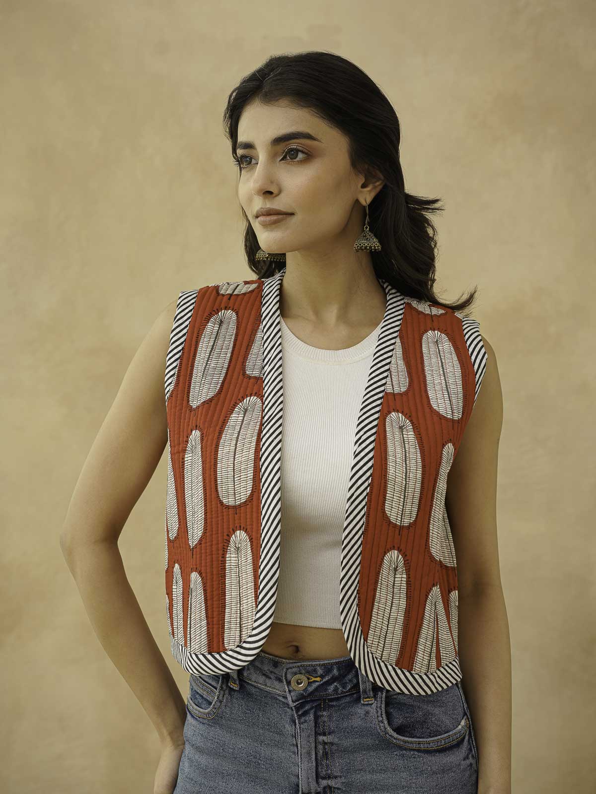 Cotton Printed Crop Sleeveless Quilted Jacket Red