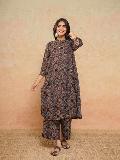 Women Ethnic Motifs Printed Cotton Pleat Set Ajrak