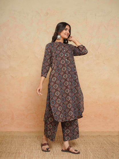 Women Ethnic Motifs Printed Cotton Pleat Set Ajrak