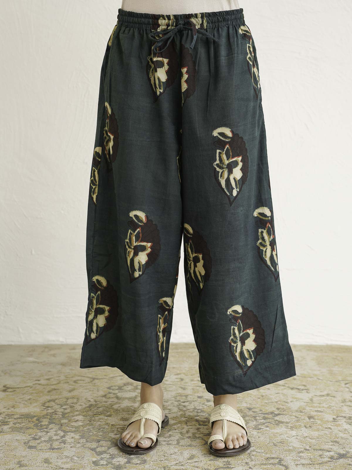 Women Ethnic Motifs Printed Cotton Pleat Set Jahuta
