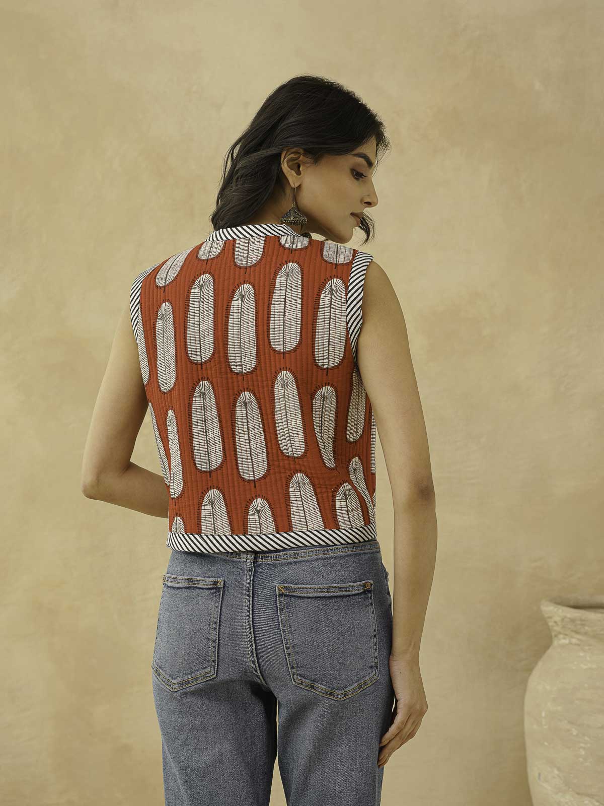 Cotton Printed Crop Sleeveless Quilted Jacket Red