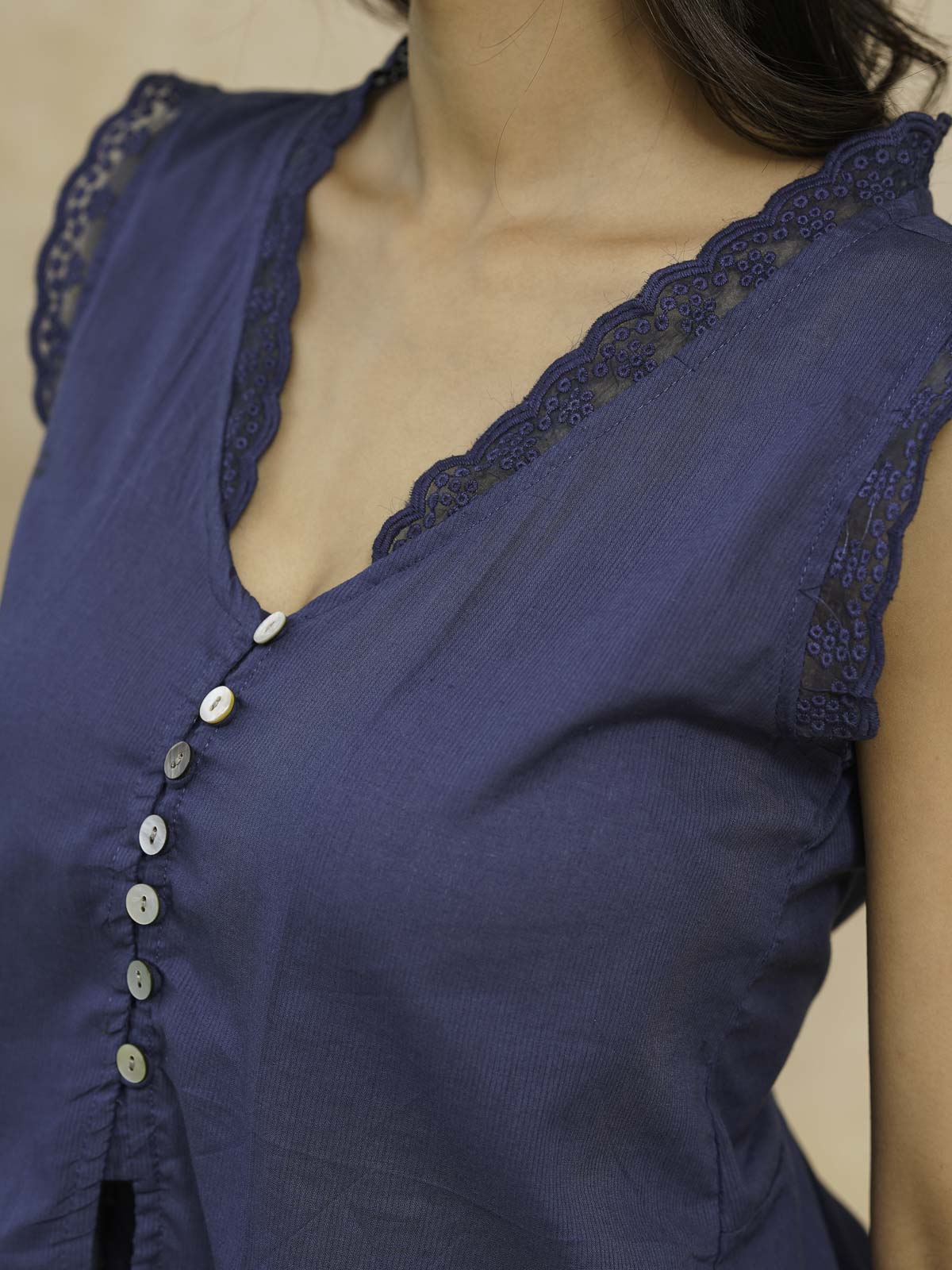 Sleeveless Cotton Printed Daisy Lace Top Blue