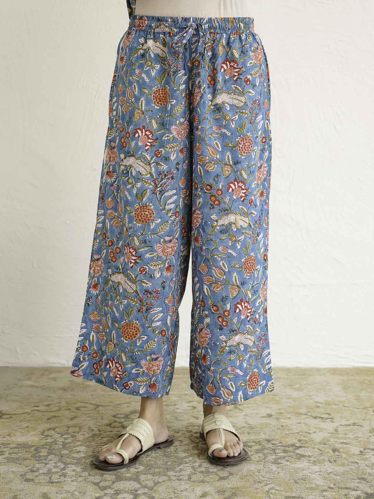 Women Ethnic Motifs Printed Cotton Pleat Set Blue Jaal
