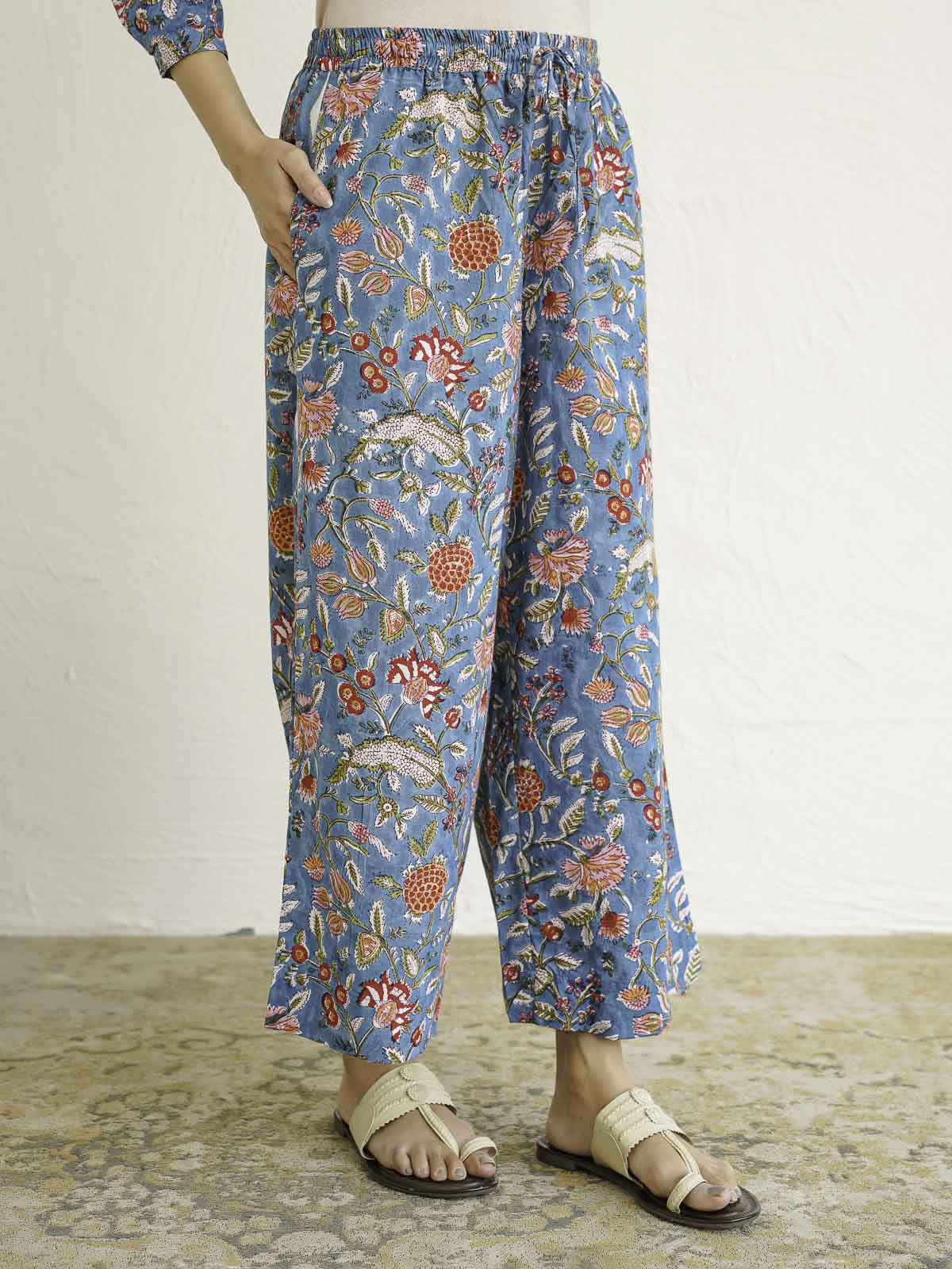 Women Ethnic Motifs Printed Cotton Pleat Set Blue Jaal