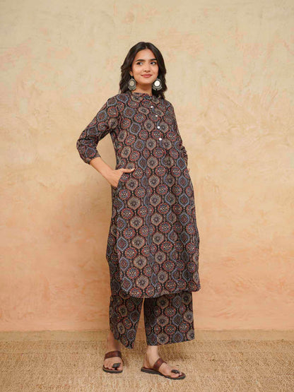 Women Ethnic Motifs Printed Cotton Pleat Set Ajrak