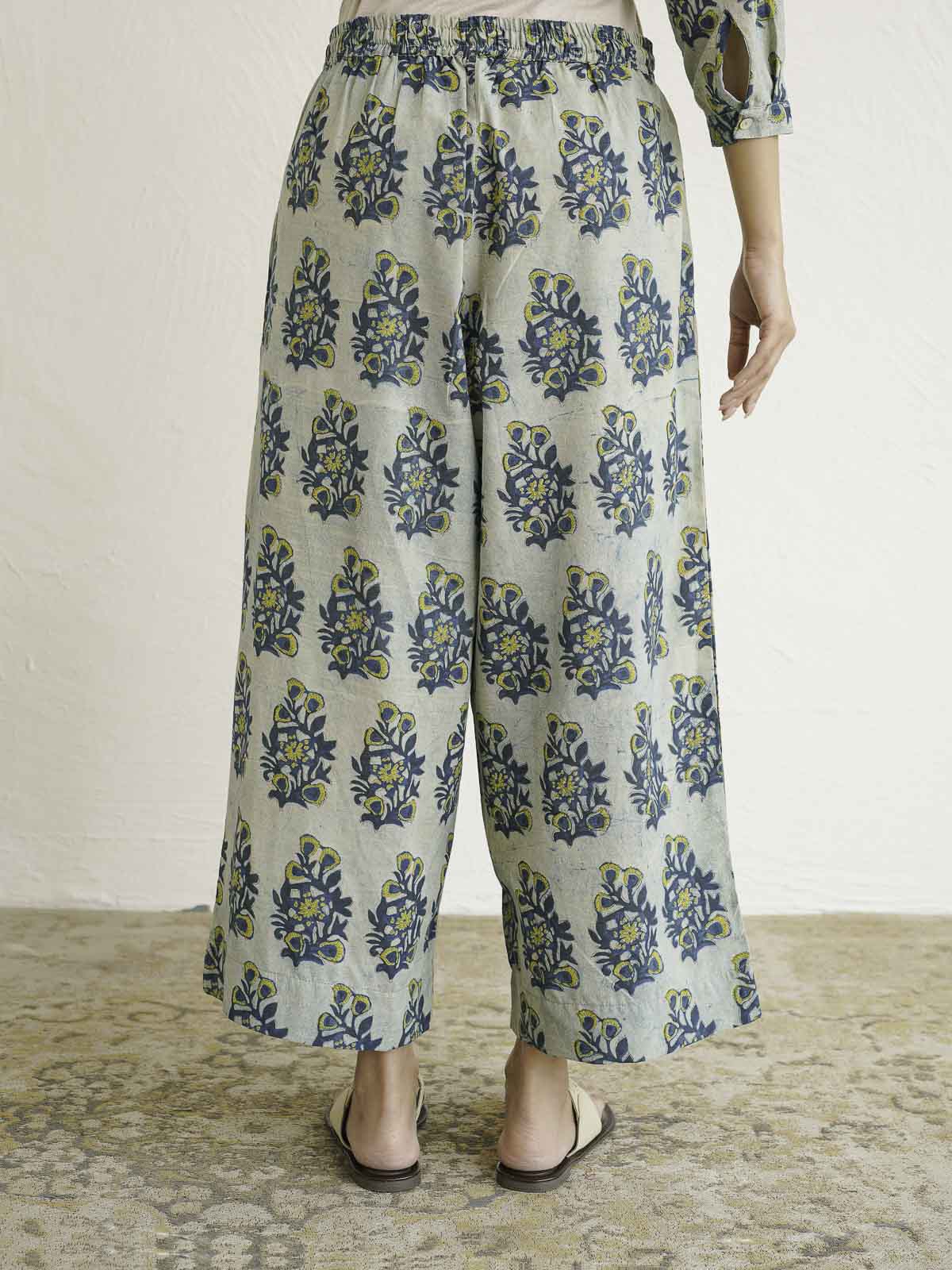 Women Ethnic Motifs Printed Cotton Pleat Set Indigo Boota