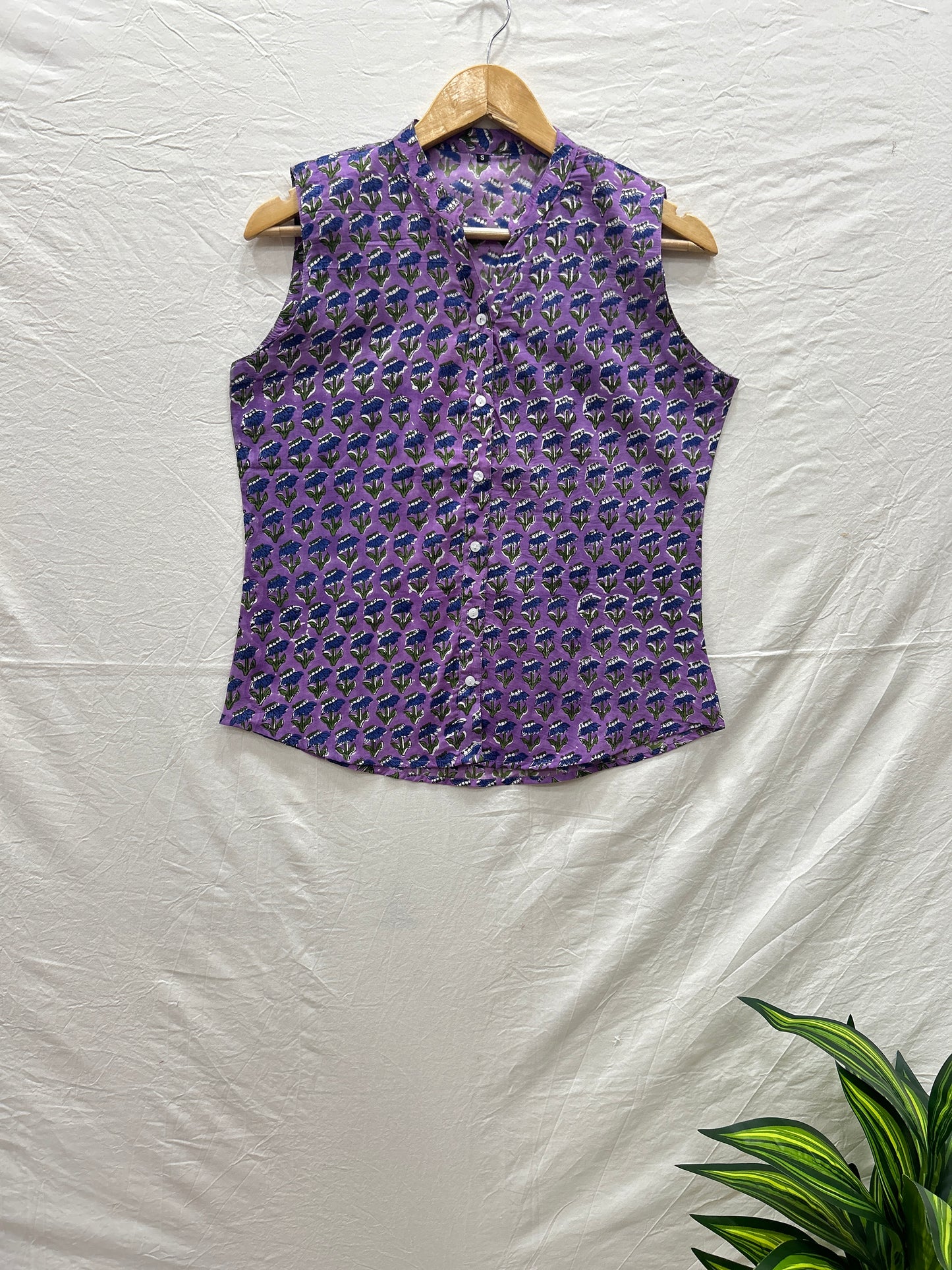 Sleevless top with buttons purple - Goodhand