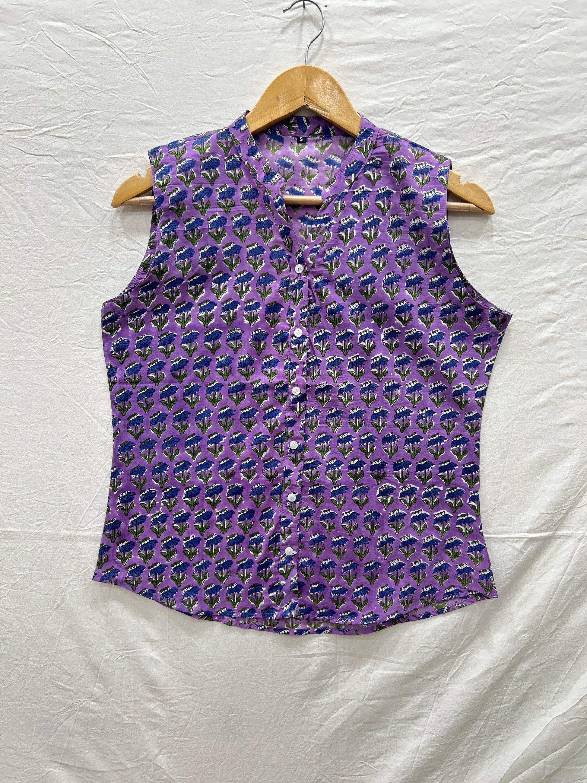 Sleevless top with buttons purple - Goodhand