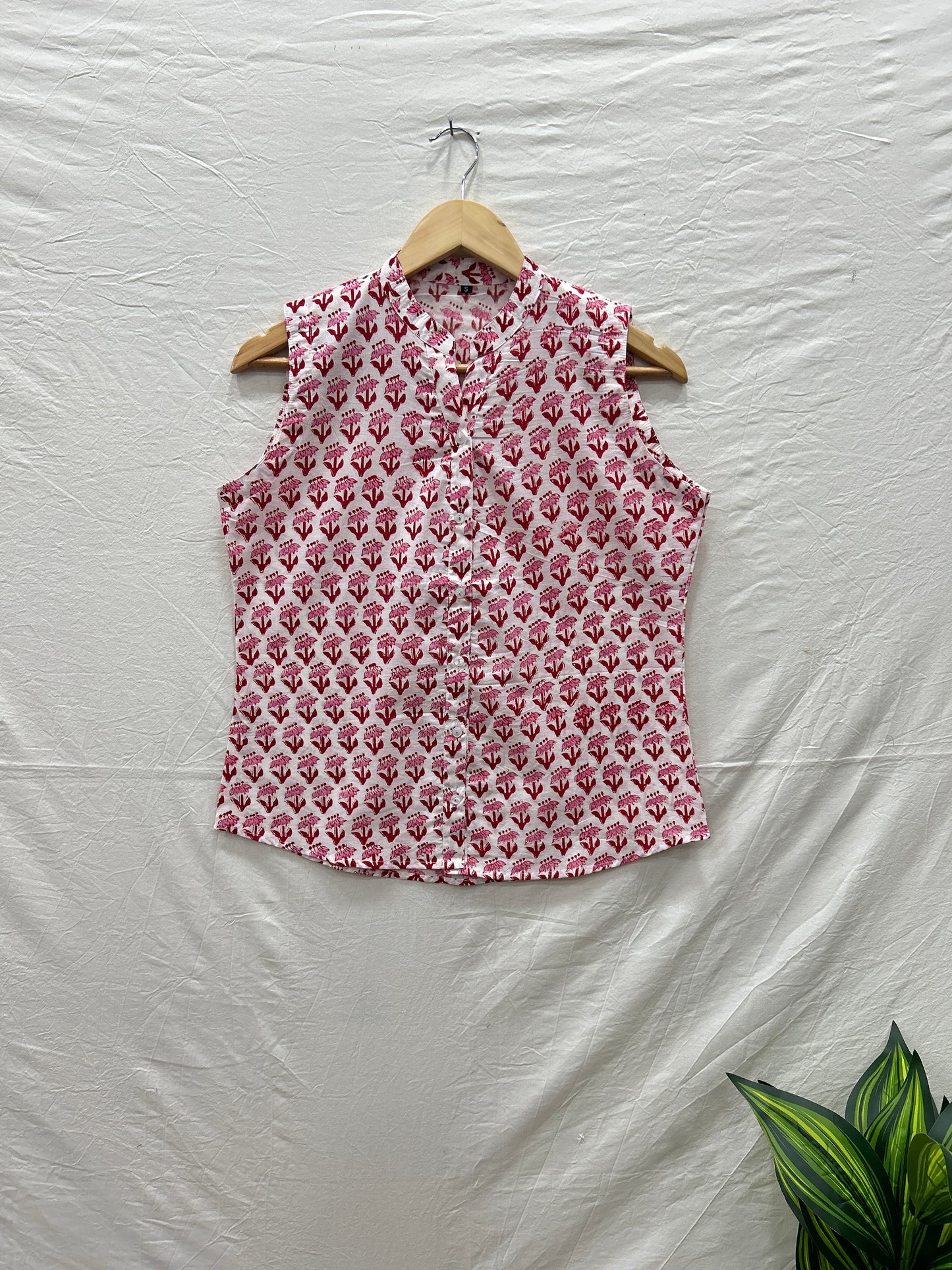 Sleevless top with buttons pink - Goodhand