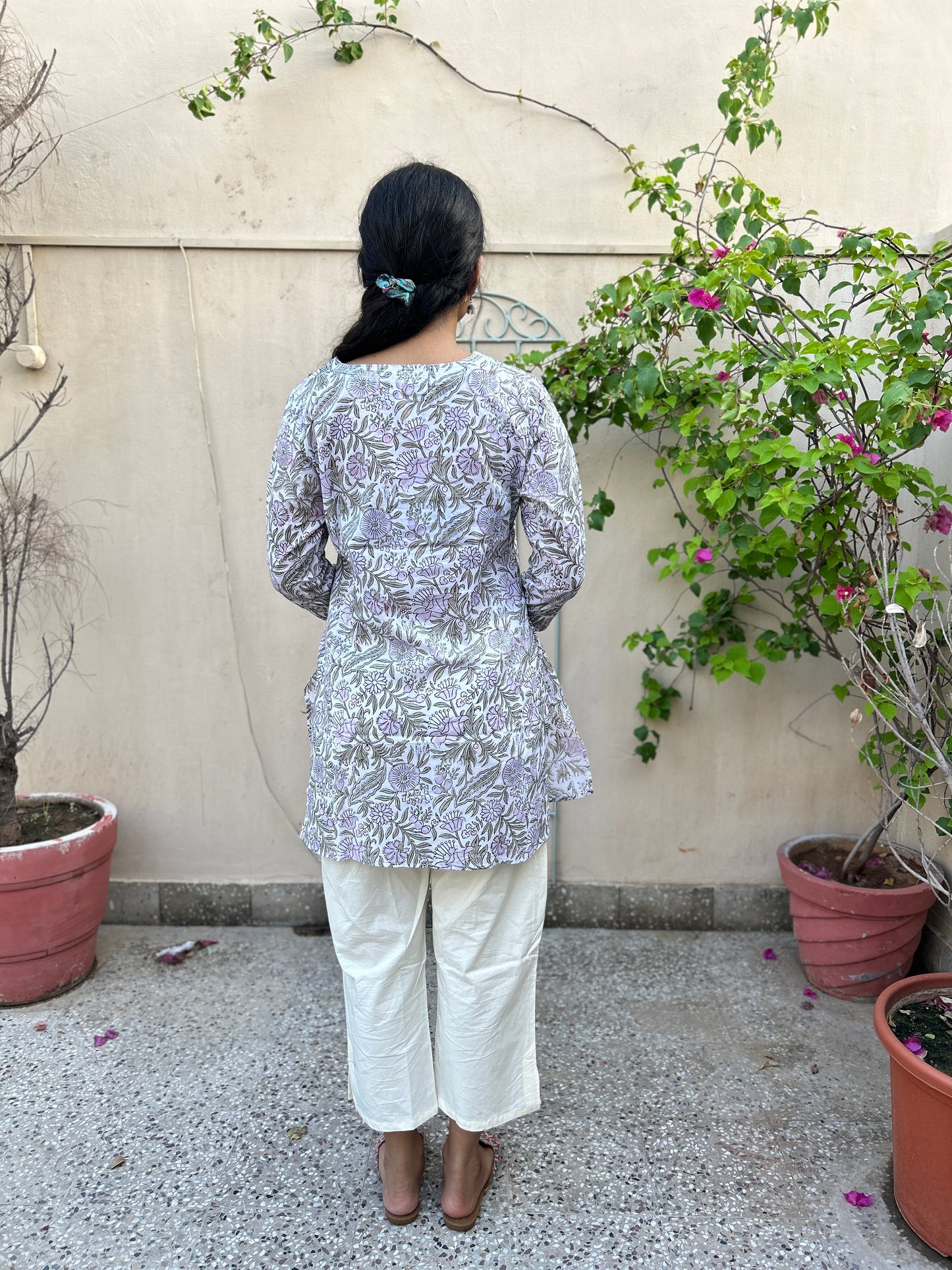 Gauhar kurti white - Goodhand