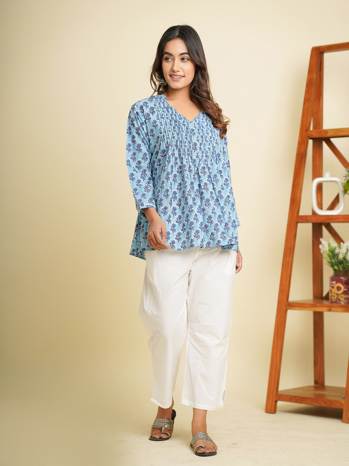 Gauhar Pintuck Top light blue - Goodhand